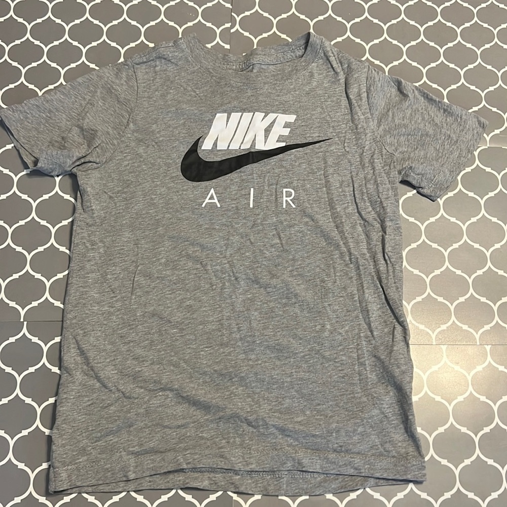 Grey “Nike air”Tee boys Large